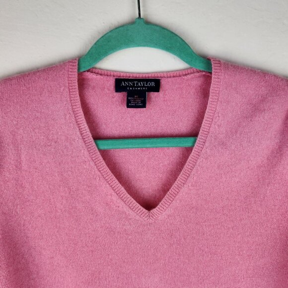 Ann Taylor Pink 100% Cashmere V-Neck Sweater sz M Flawed - Picture 3 of 9